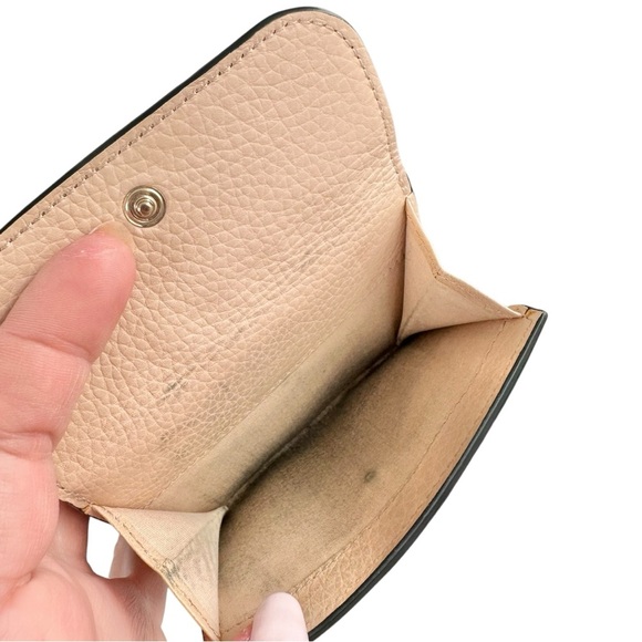 Authentic Chloe Beige Pebbled Leather Compact Bifold Alphabet C Charm Wallet Set - Picture 13 of 13